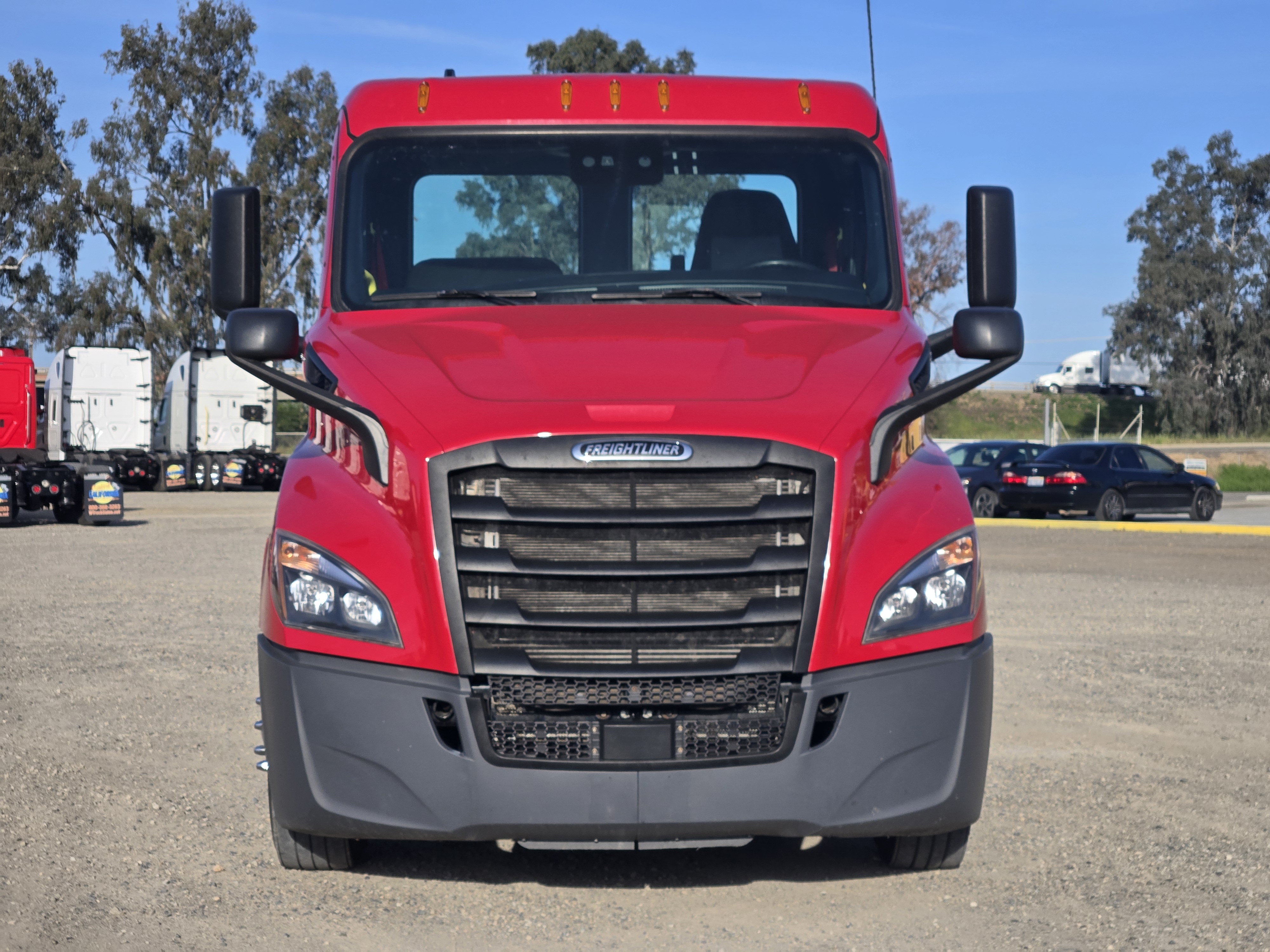 2021 FREIGHTLINER CASCADIA 116DC - image 2