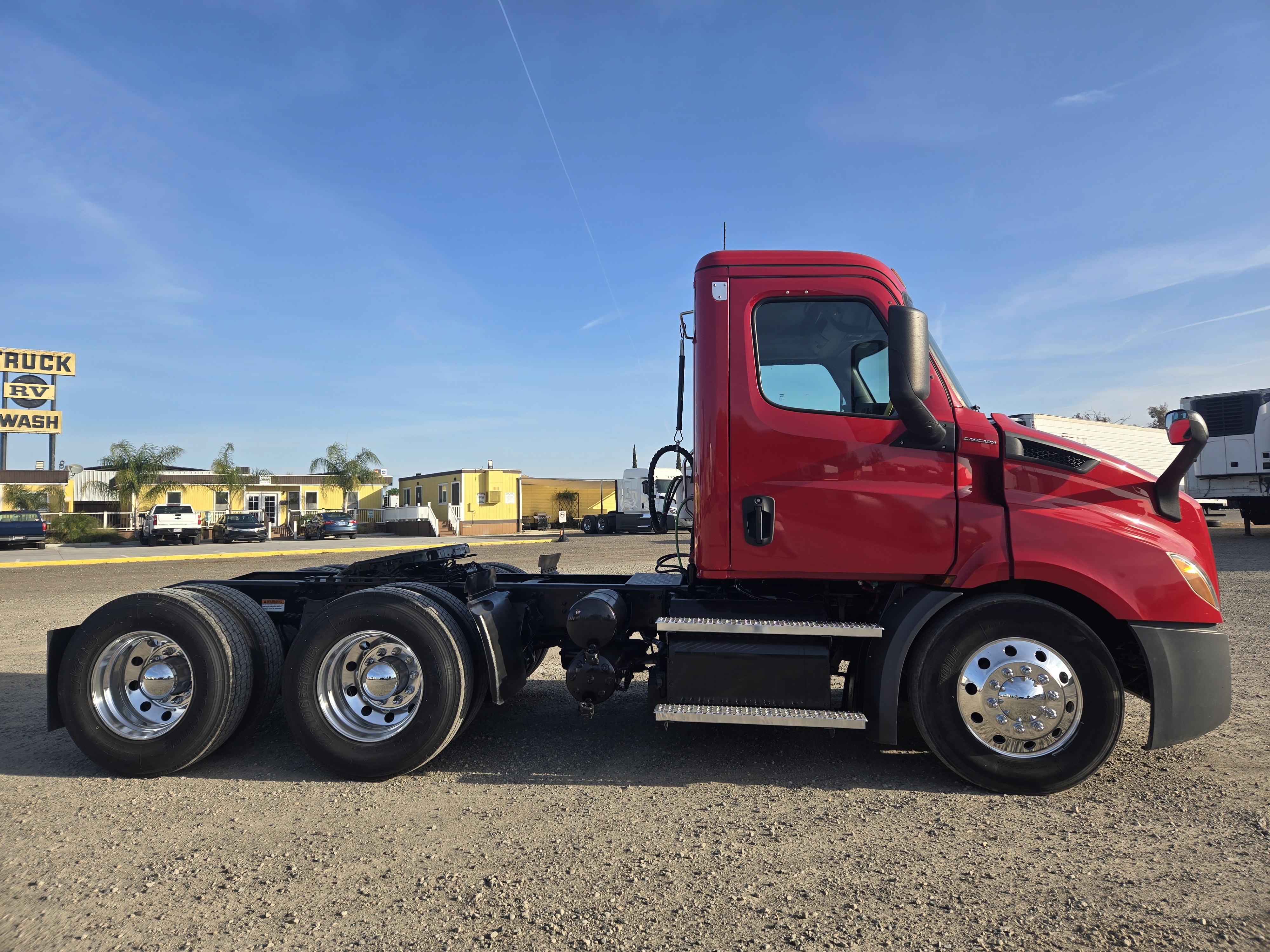 2021 FREIGHTLINER CASCADIA 116DC - image 3