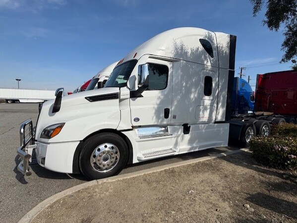 FREIGHTLINER CASCADIA 126SLP 2024