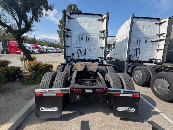 FREIGHTLINER CASCADIA 126SLP 2024
