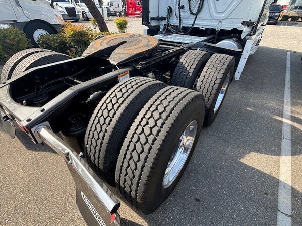 FREIGHTLINER CASCADIA 126SLP 2024