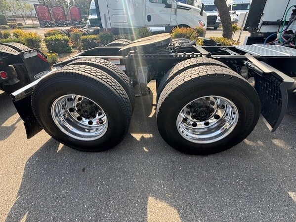 FREIGHTLINER CASCADIA 126SLP 2024