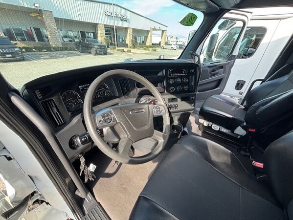 FREIGHTLINER CASCADIA 126SLP 2024
