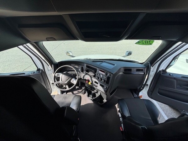 FREIGHTLINER CASCADIA 126SLP 2024