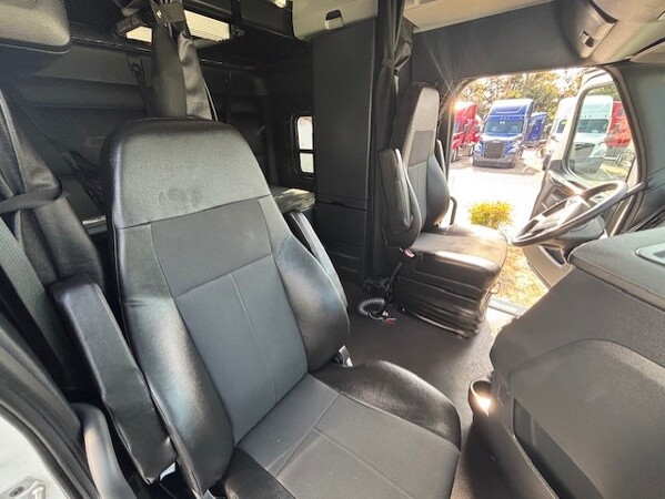 FREIGHTLINER CASCADIA 126SLP 2024