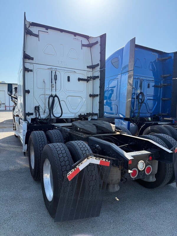 FREIGHTLINER CASCADIA 126SLP 2020