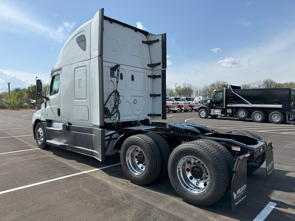 FREIGHTLINER CASCADIA 126SLP 2022