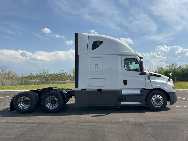 FREIGHTLINER CASCADIA 126SLP 2022