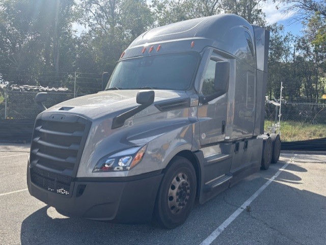 2021 FREIGHTLINER CASCADIA 126SLP - image 1