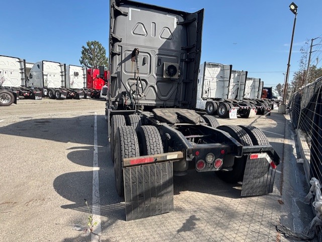 2021 FREIGHTLINER CASCADIA 126SLP - image 3