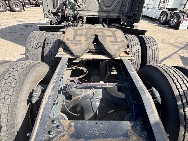 2021 FREIGHTLINER CASCADIA 126SLP - image 4