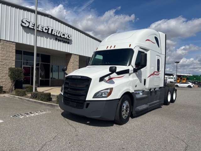 2021 FREIGHTLINER CASCADIA 126SLP - image 1