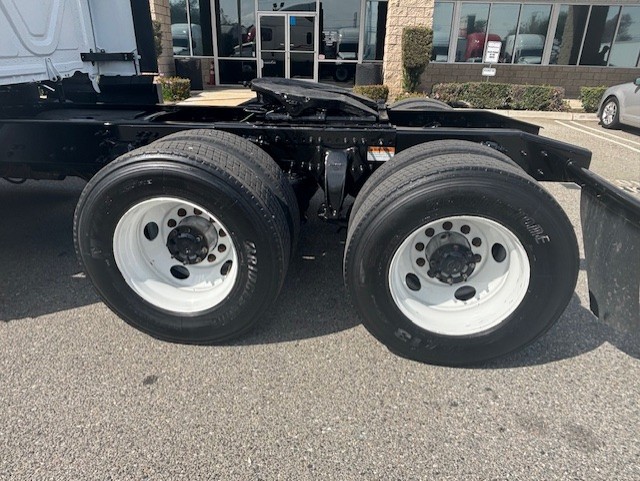 2021 FREIGHTLINER CASCADIA 126SLP - image 3