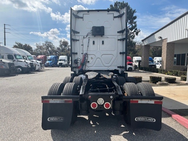 2021 FREIGHTLINER CASCADIA 126SLP - image 4