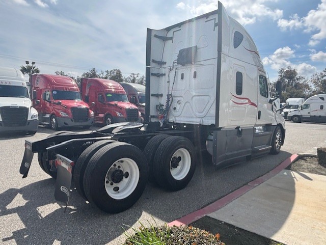 2021 FREIGHTLINER CASCADIA 126SLP - image 6