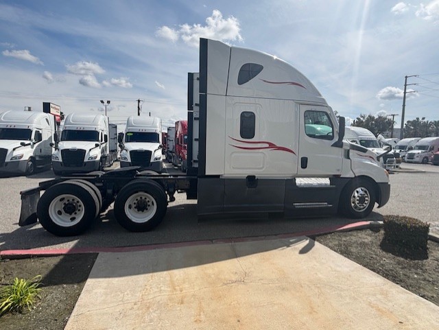 2021 FREIGHTLINER CASCADIA 126SLP - image 8