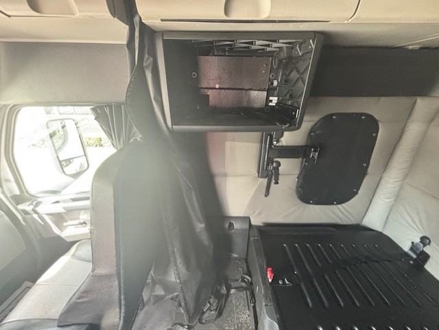 2021 FREIGHTLINER CASCADIA 126SLP - image 20