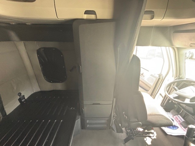 2021 FREIGHTLINER CASCADIA 126SLP - image 21
