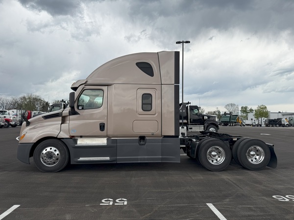 FREIGHTLINER CASCADIA 126SLP 2021
