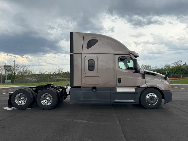 FREIGHTLINER CASCADIA 126SLP 2021
