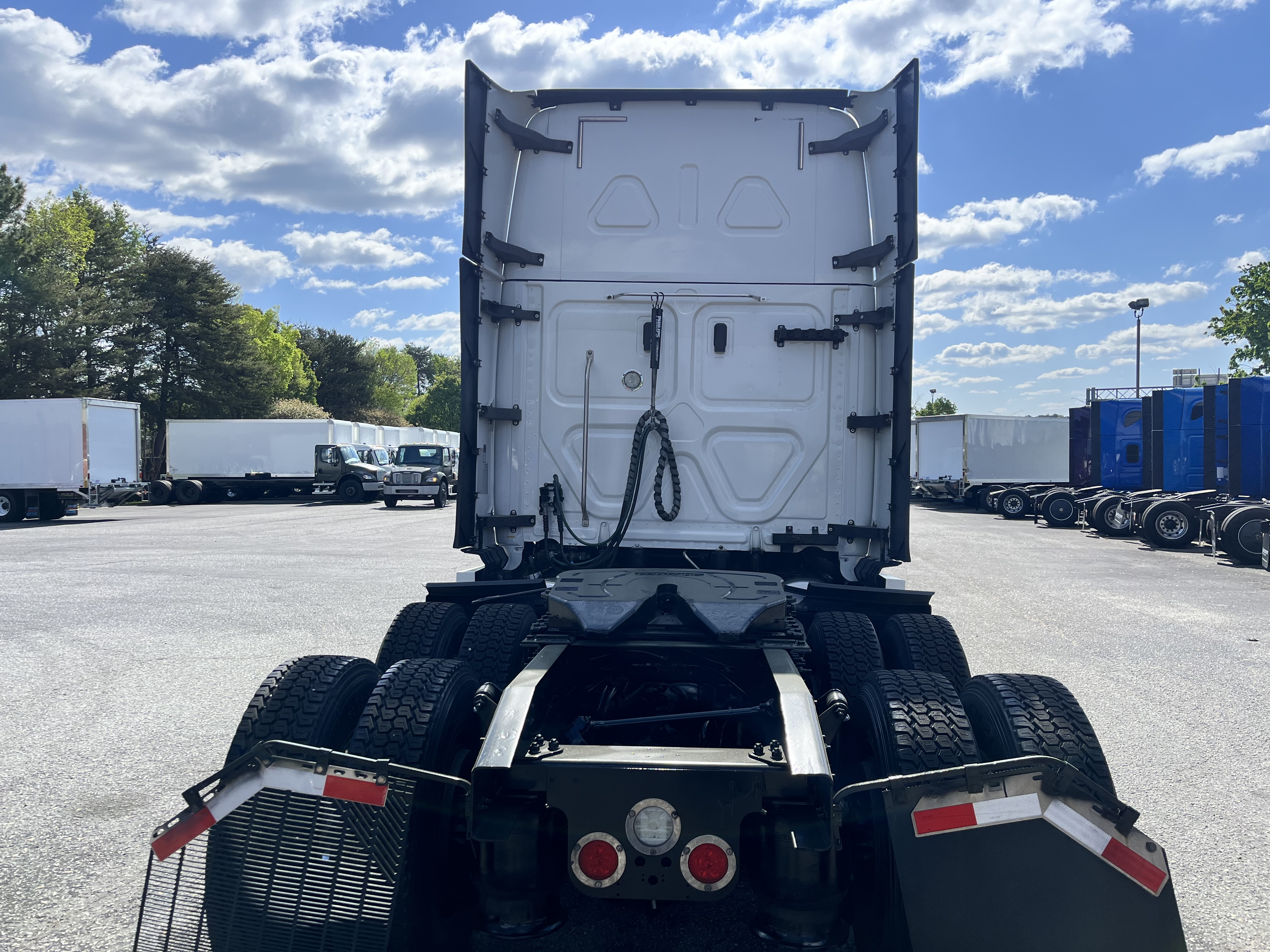 2019 FREIGHTLINER CASCADIA 126SLP - image 4