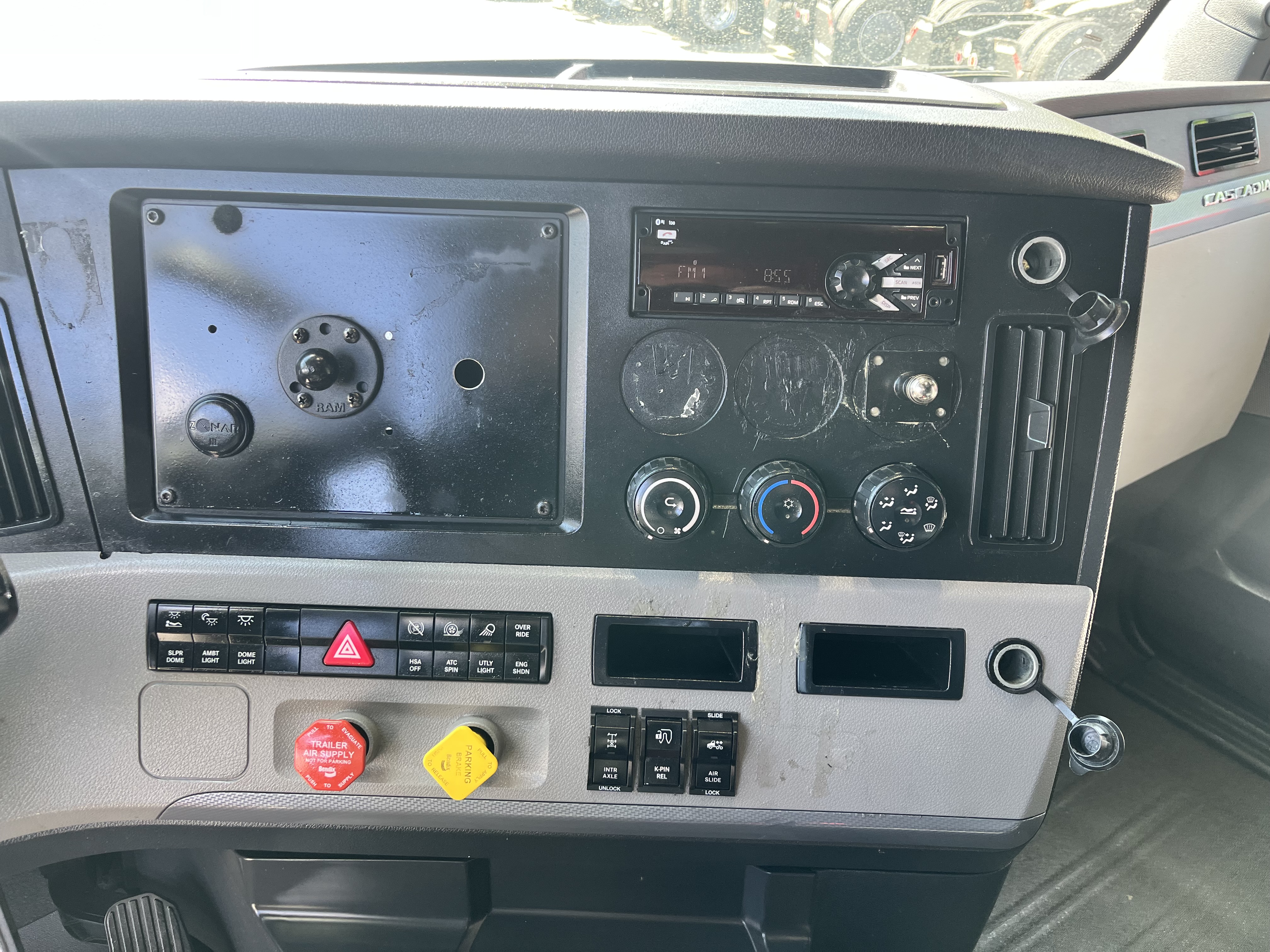 2019 FREIGHTLINER CASCADIA 126SLP - image 12