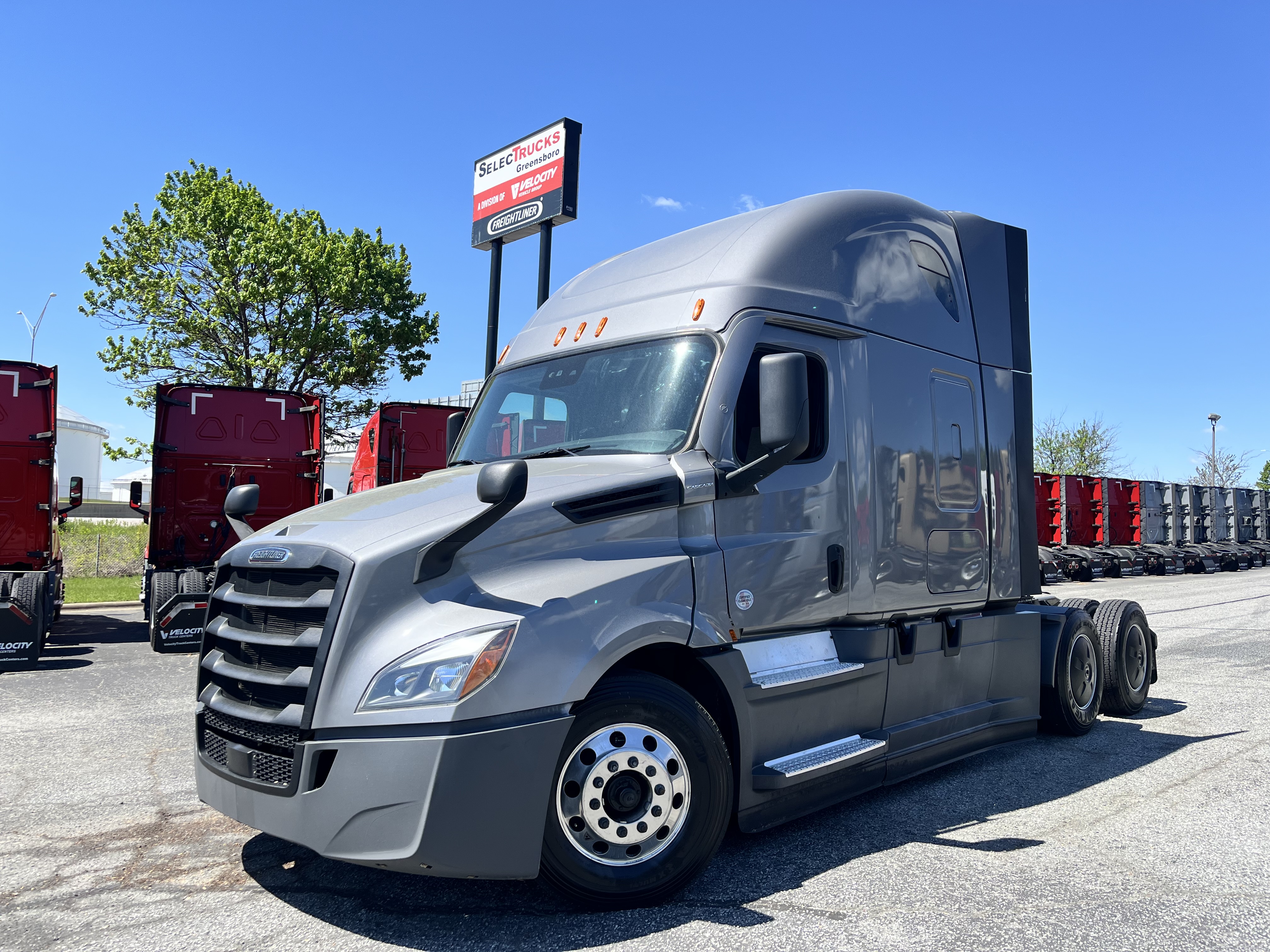 2021 FREIGHTLINER CASCADIA 126SLP - image 1