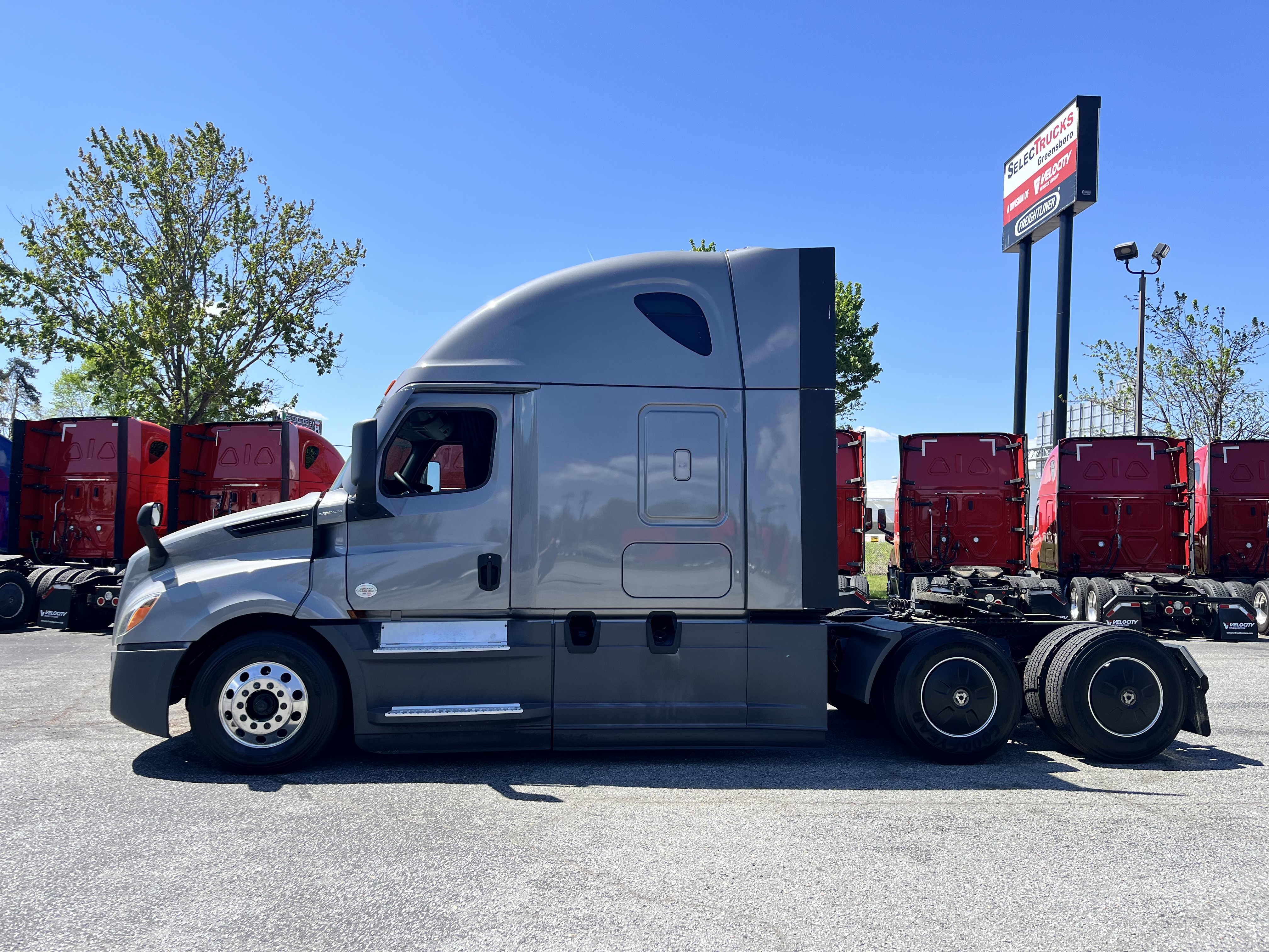 2021 FREIGHTLINER CASCADIA 126SLP - image 2