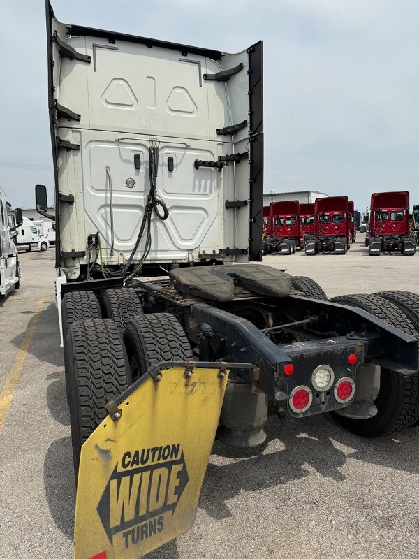FREIGHTLINER CASCADIA 126SLP 2020