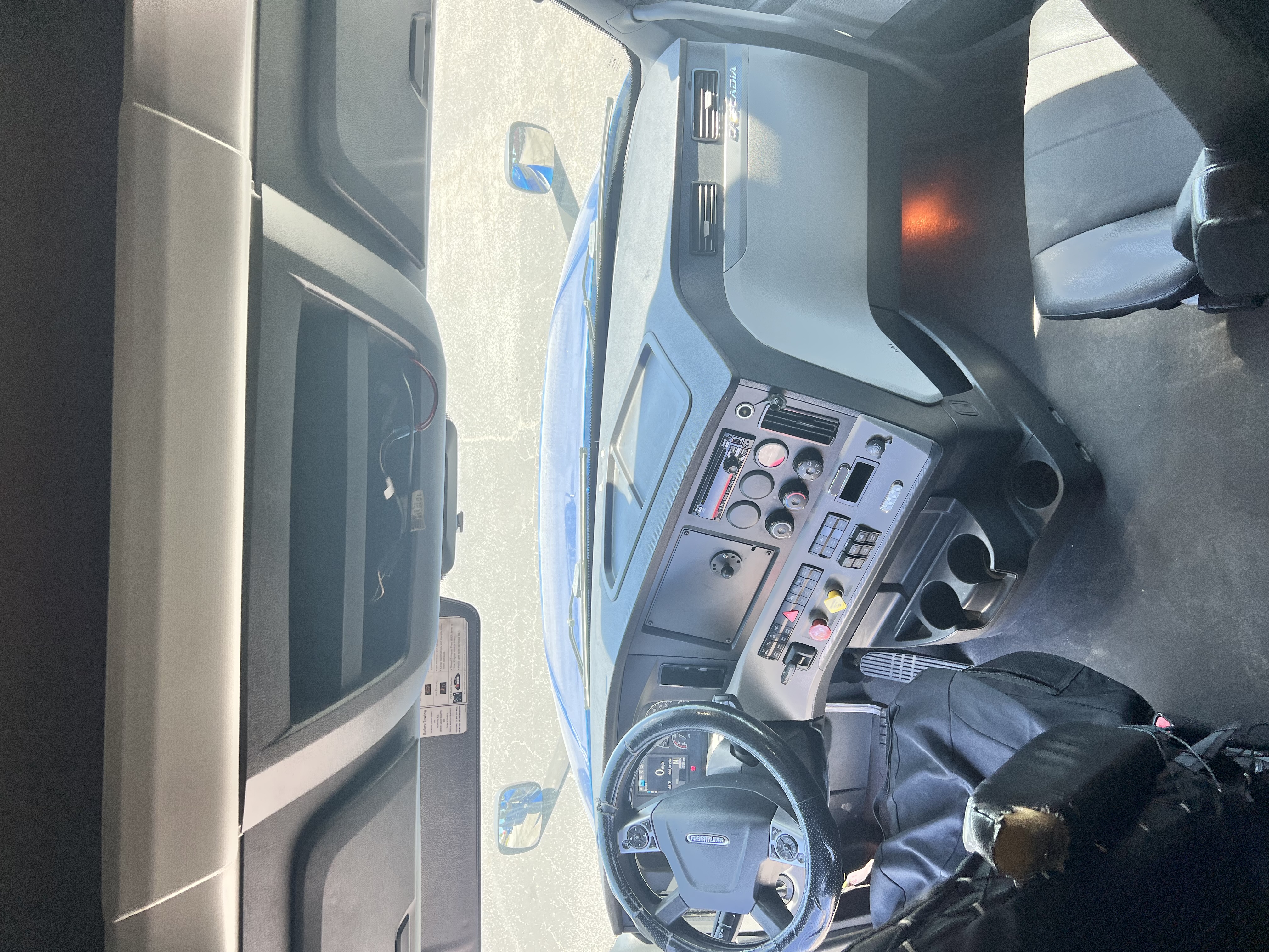 2021 FREIGHTLINER CASCADIA 126SLP - image 19