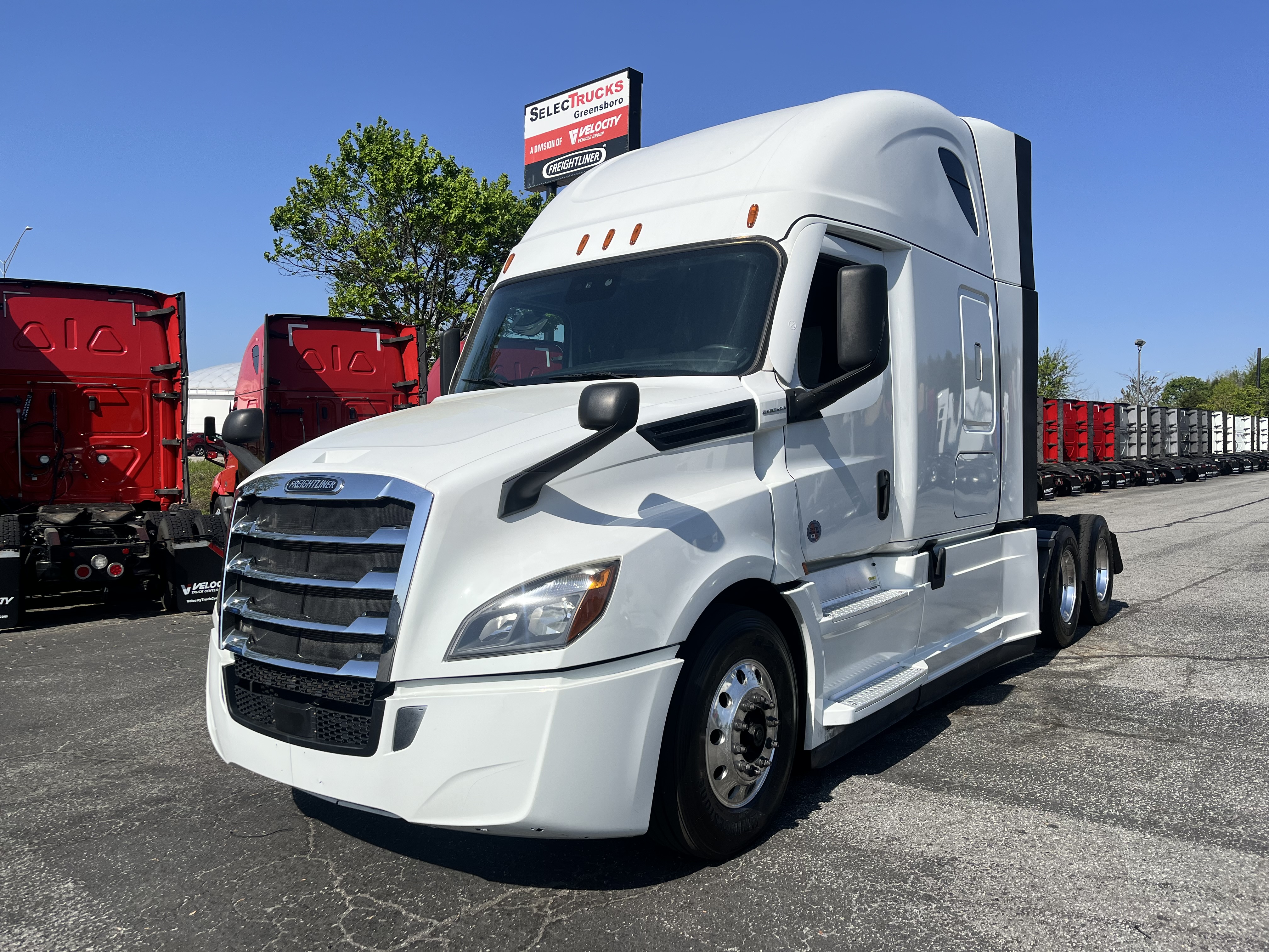 2020 FREIGHTLINER CASCADIA 126SLP - image 1