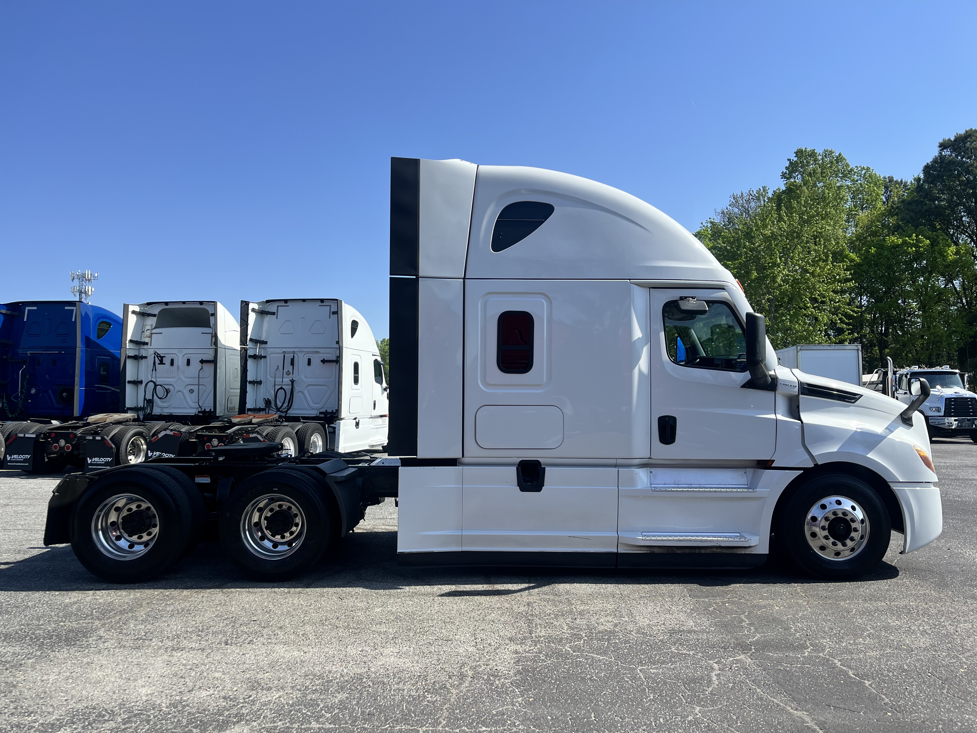 2020 FREIGHTLINER CASCADIA 126SLP - image 6