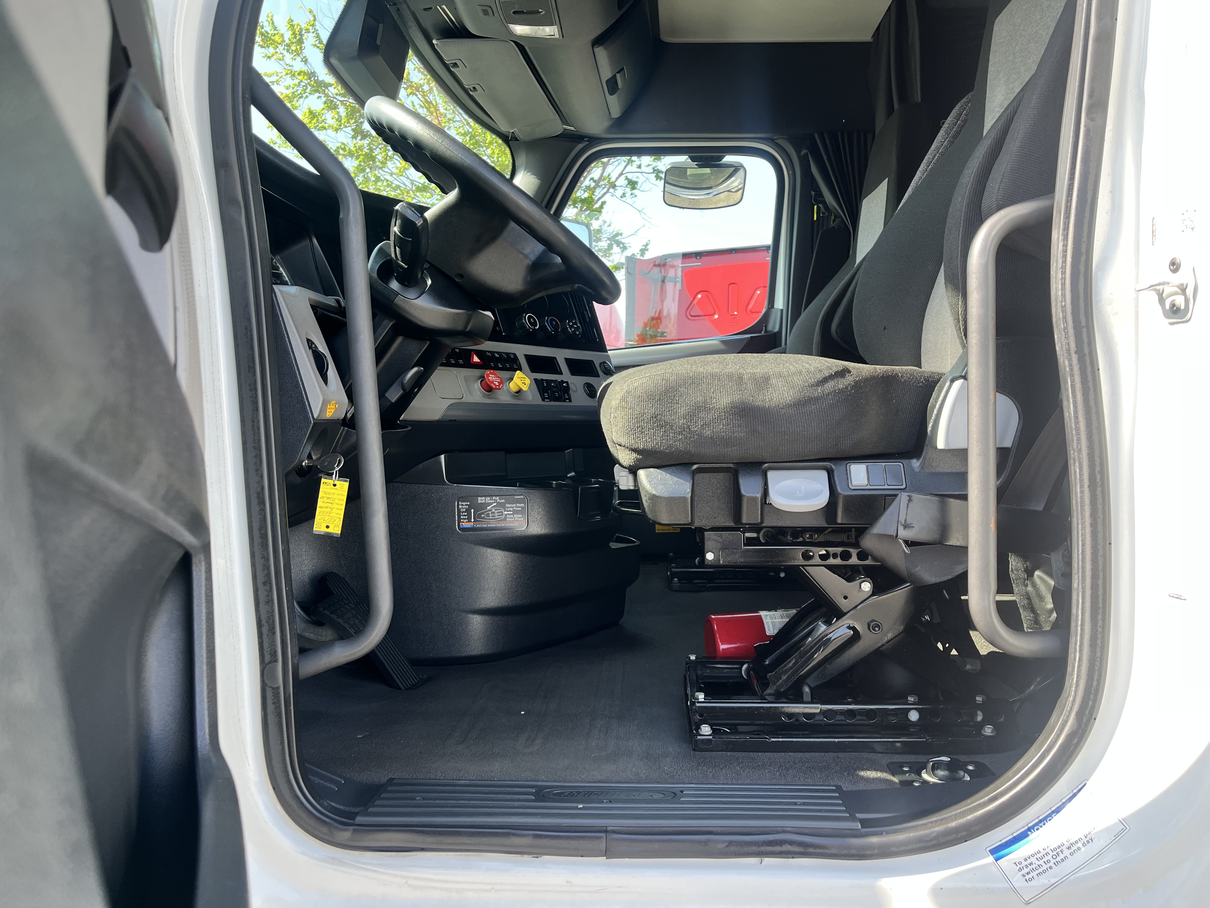 2020 FREIGHTLINER CASCADIA 126SLP - image 15