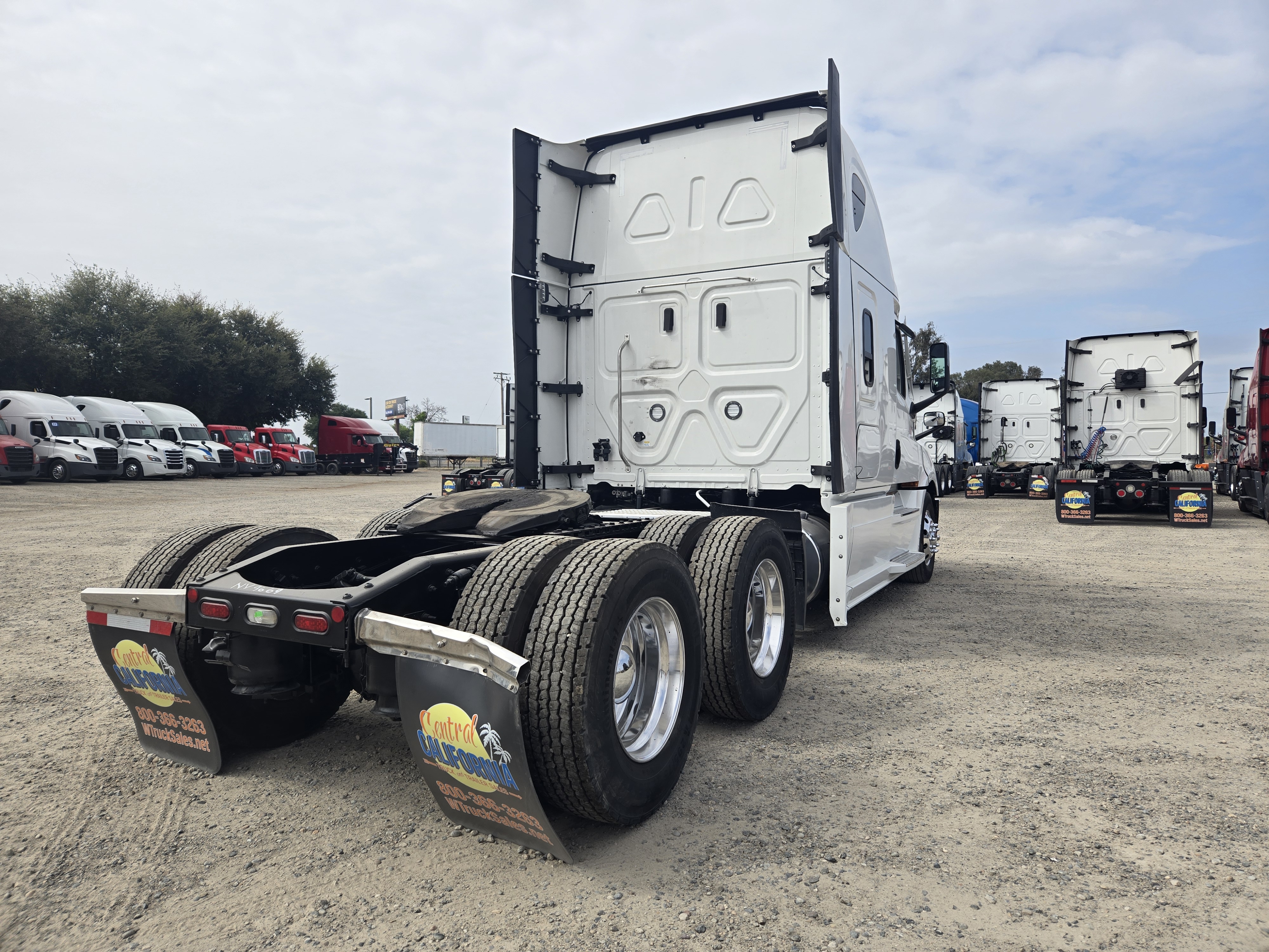 2023 FREIGHTLINER CASCADIA 126SLP - image 6
