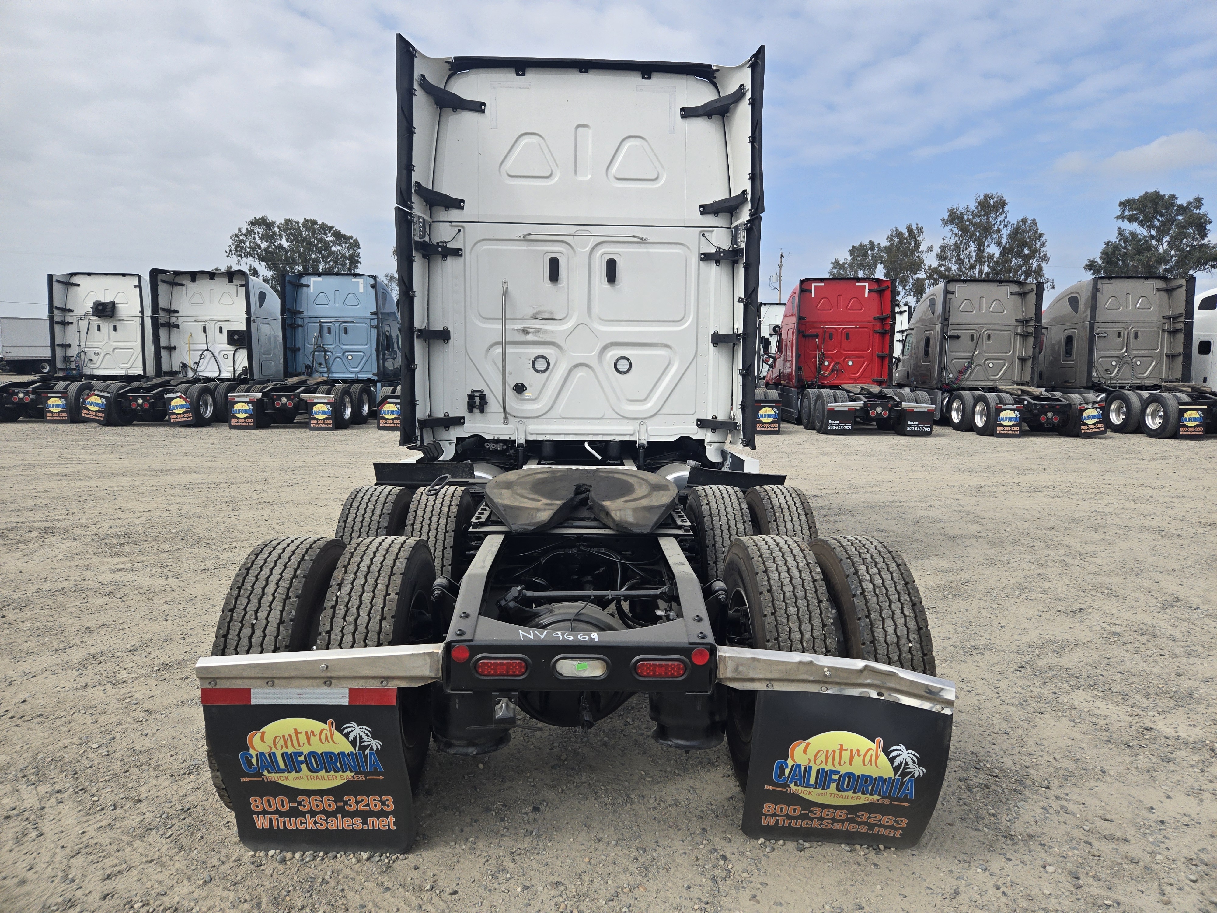 2023 FREIGHTLINER CASCADIA 126SLP - image 5