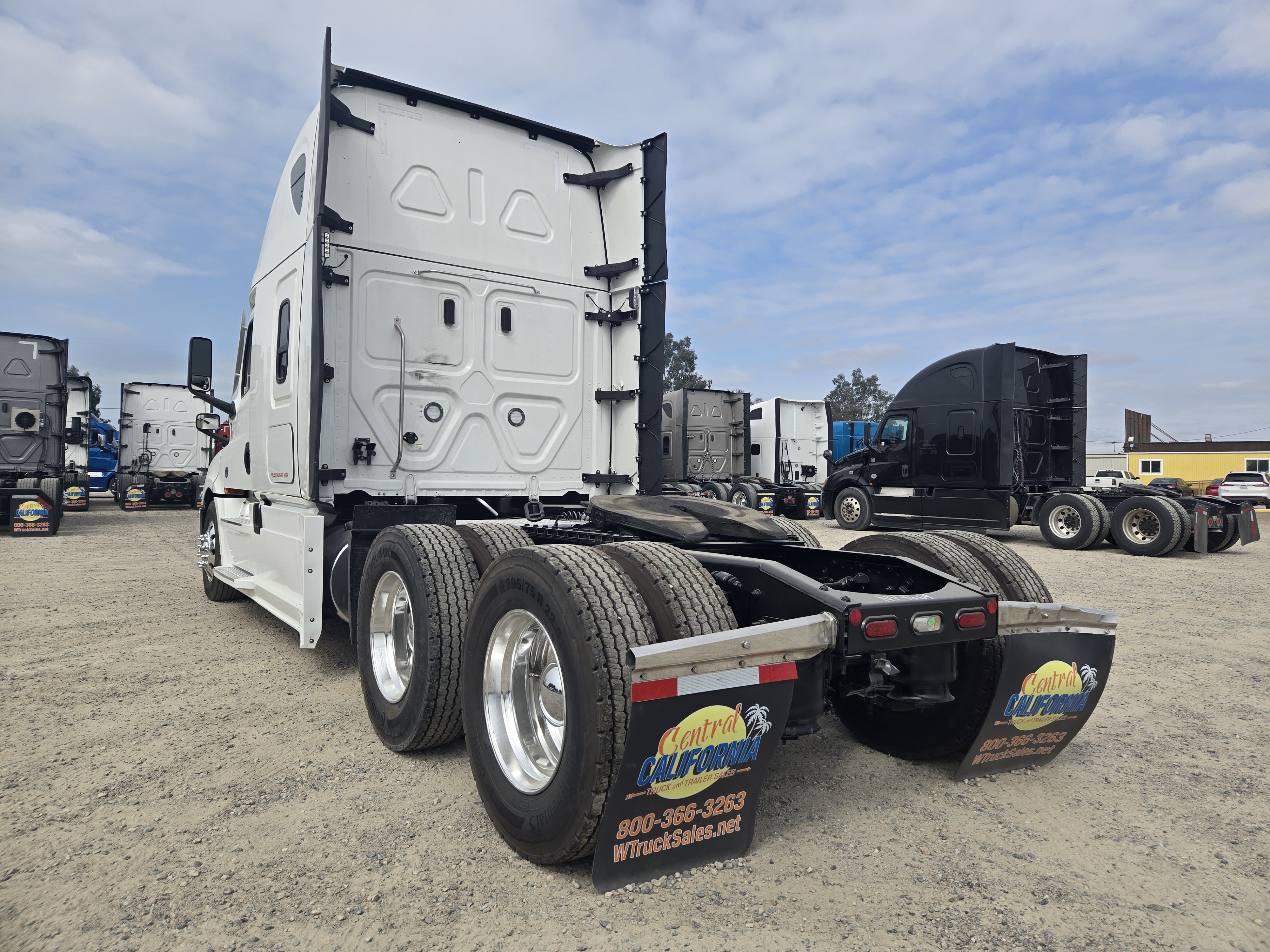 2023 FREIGHTLINER CASCADIA 126SLP - image 4
