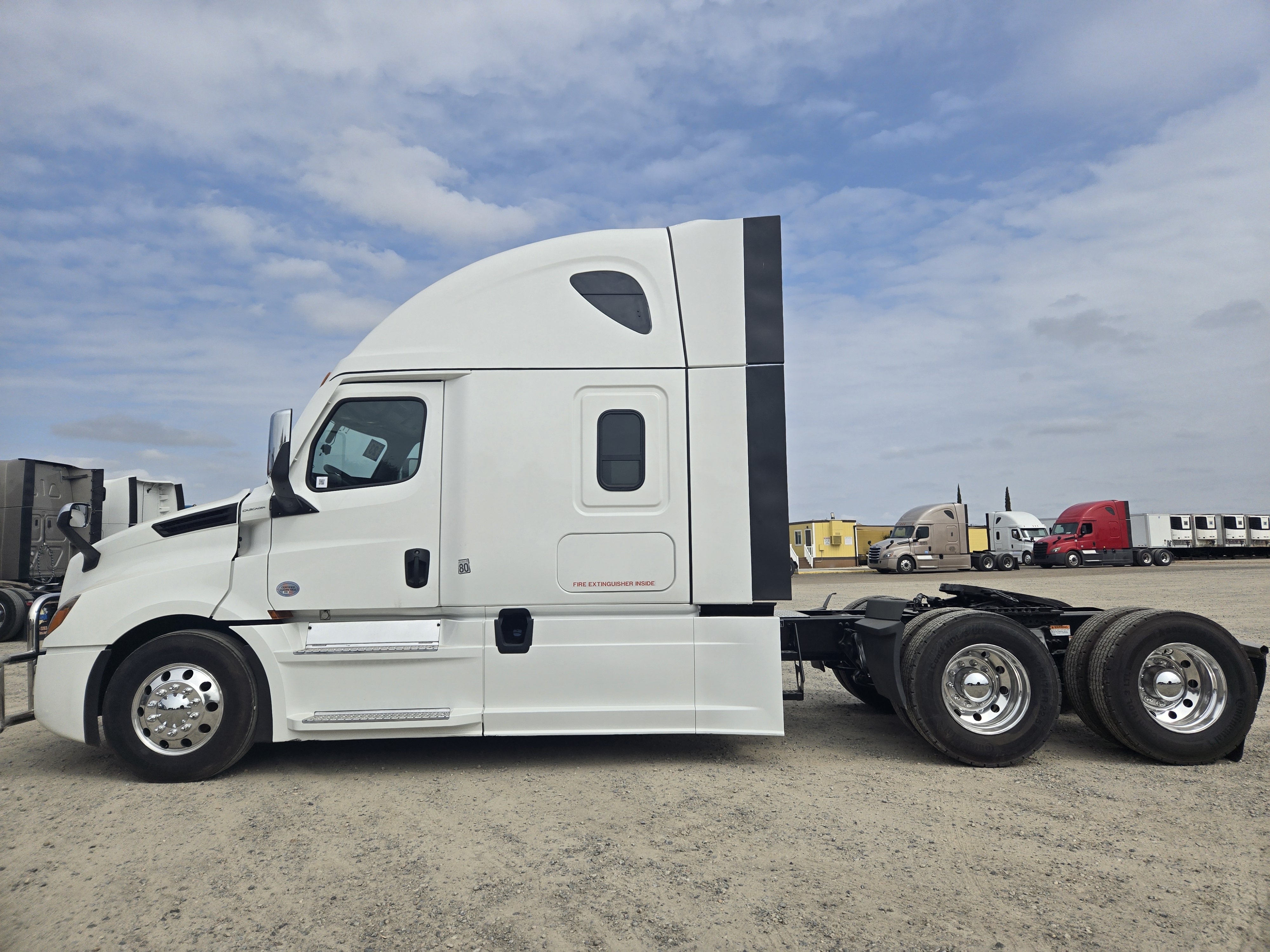 2023 FREIGHTLINER CASCADIA 126SLP - image 3