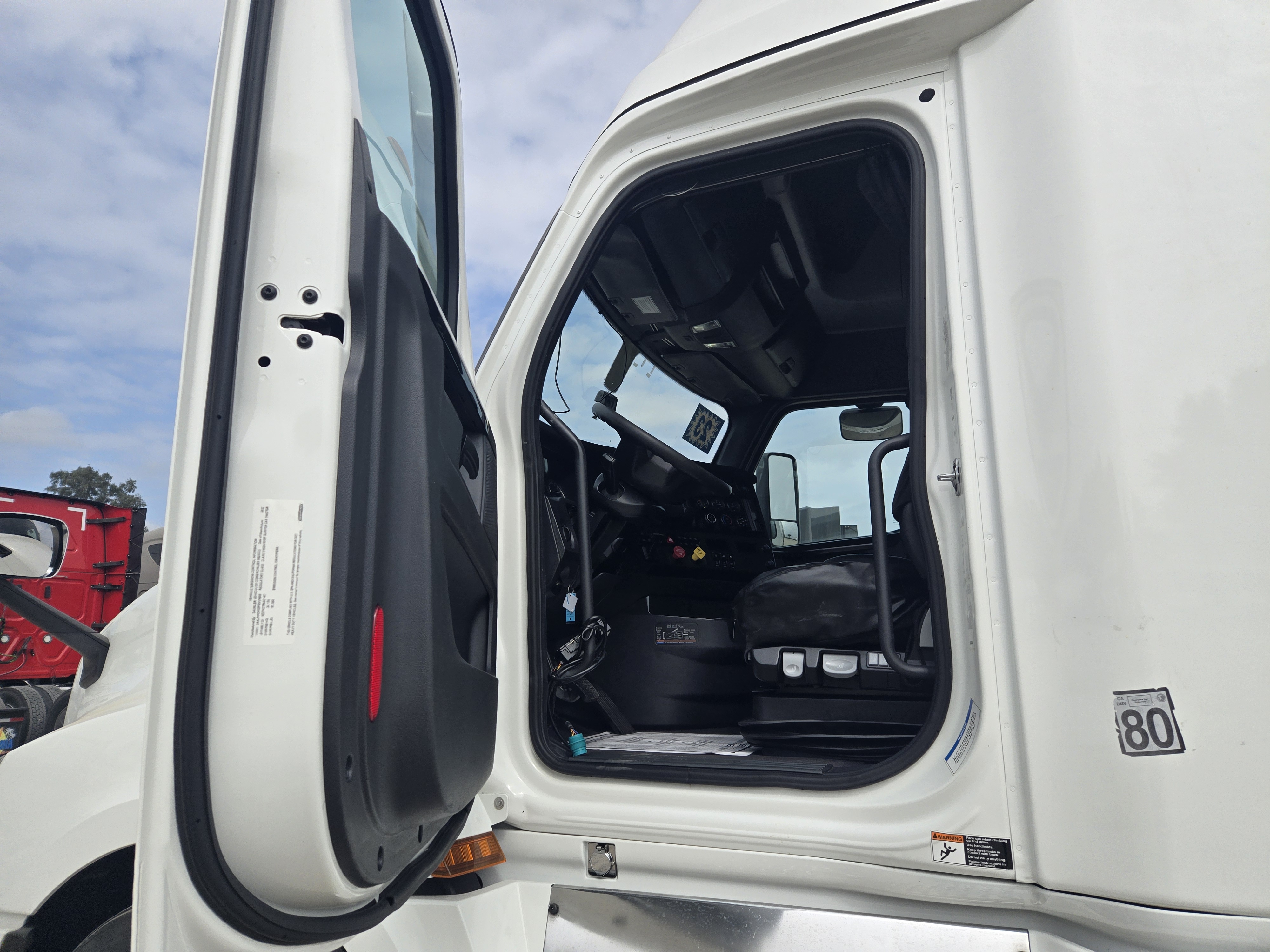 2023 FREIGHTLINER CASCADIA 126SLP - image 16