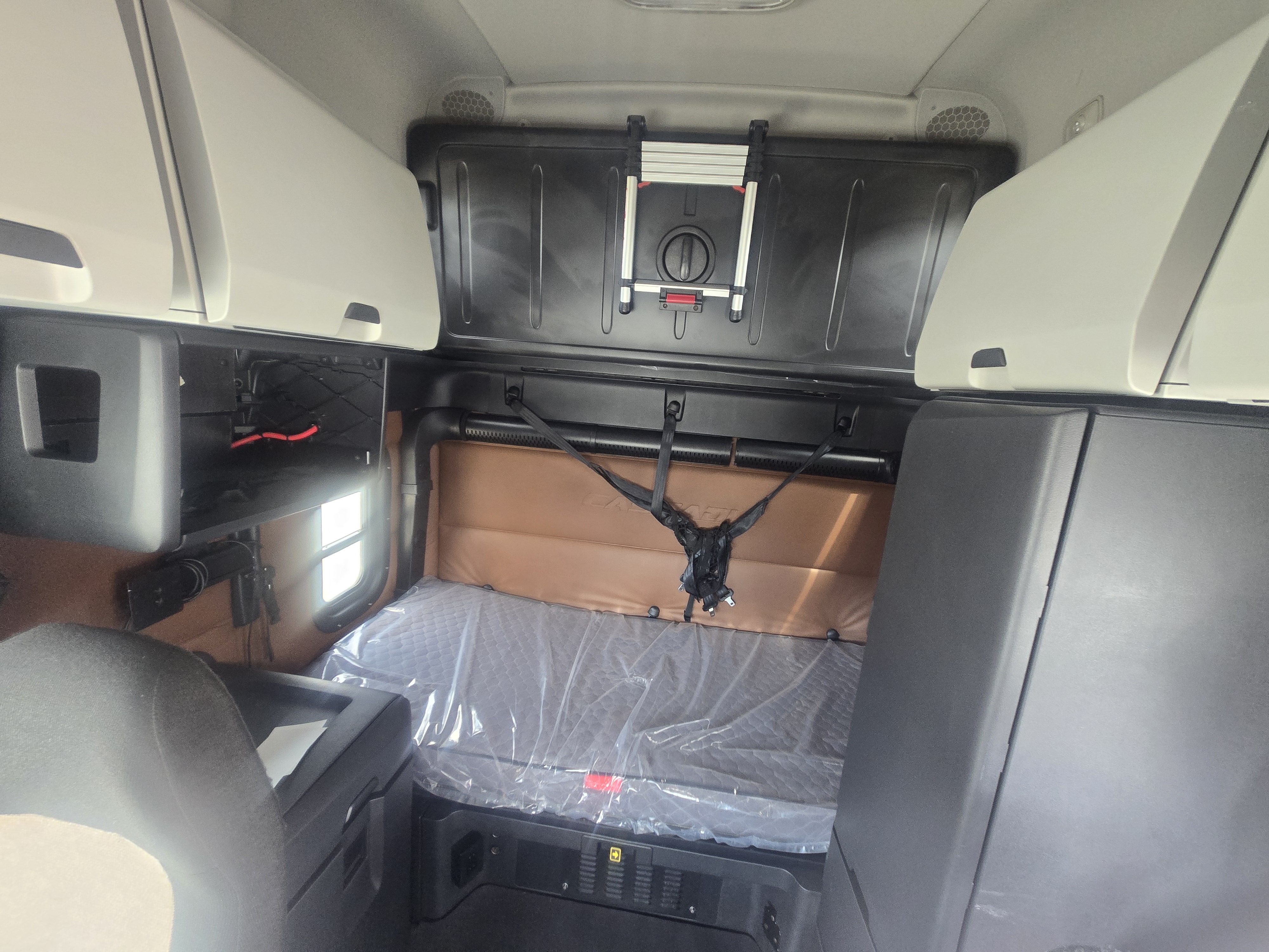 2021 FREIGHTLINER CASCADIA 126SLP - image 19