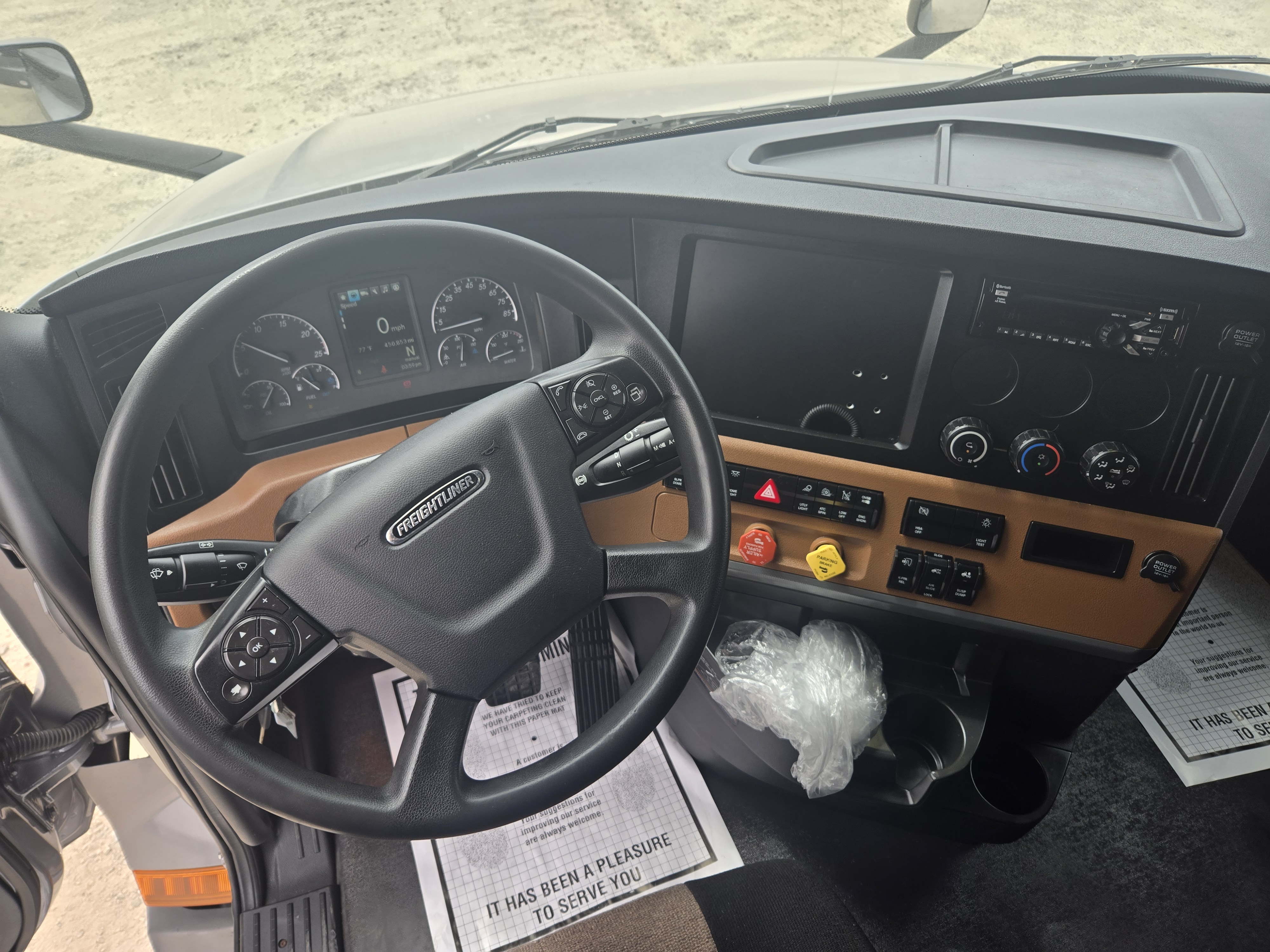 2021 FREIGHTLINER CASCADIA 126SLP - image 17