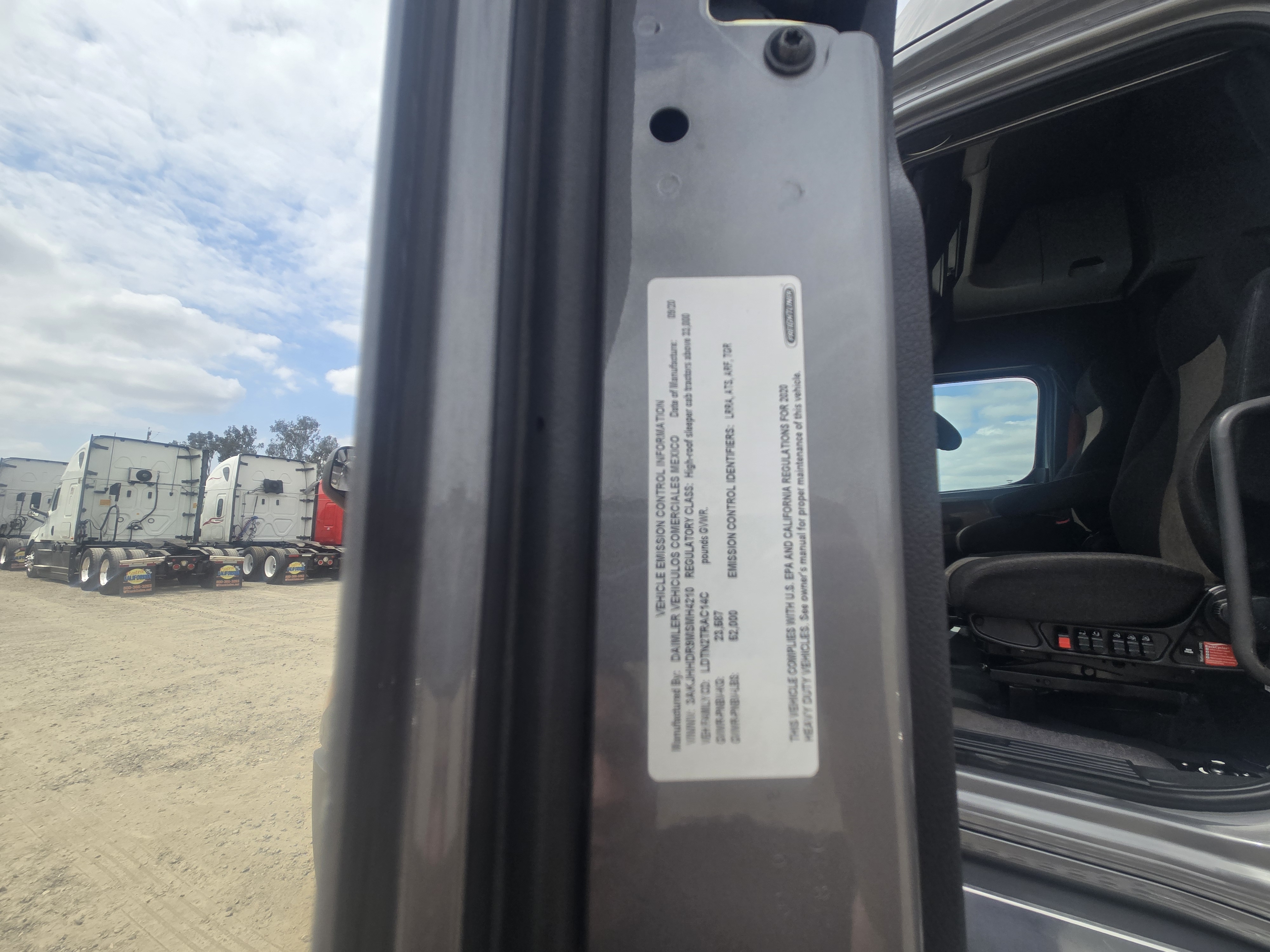 2021 FREIGHTLINER CASCADIA 126SLP - image 20