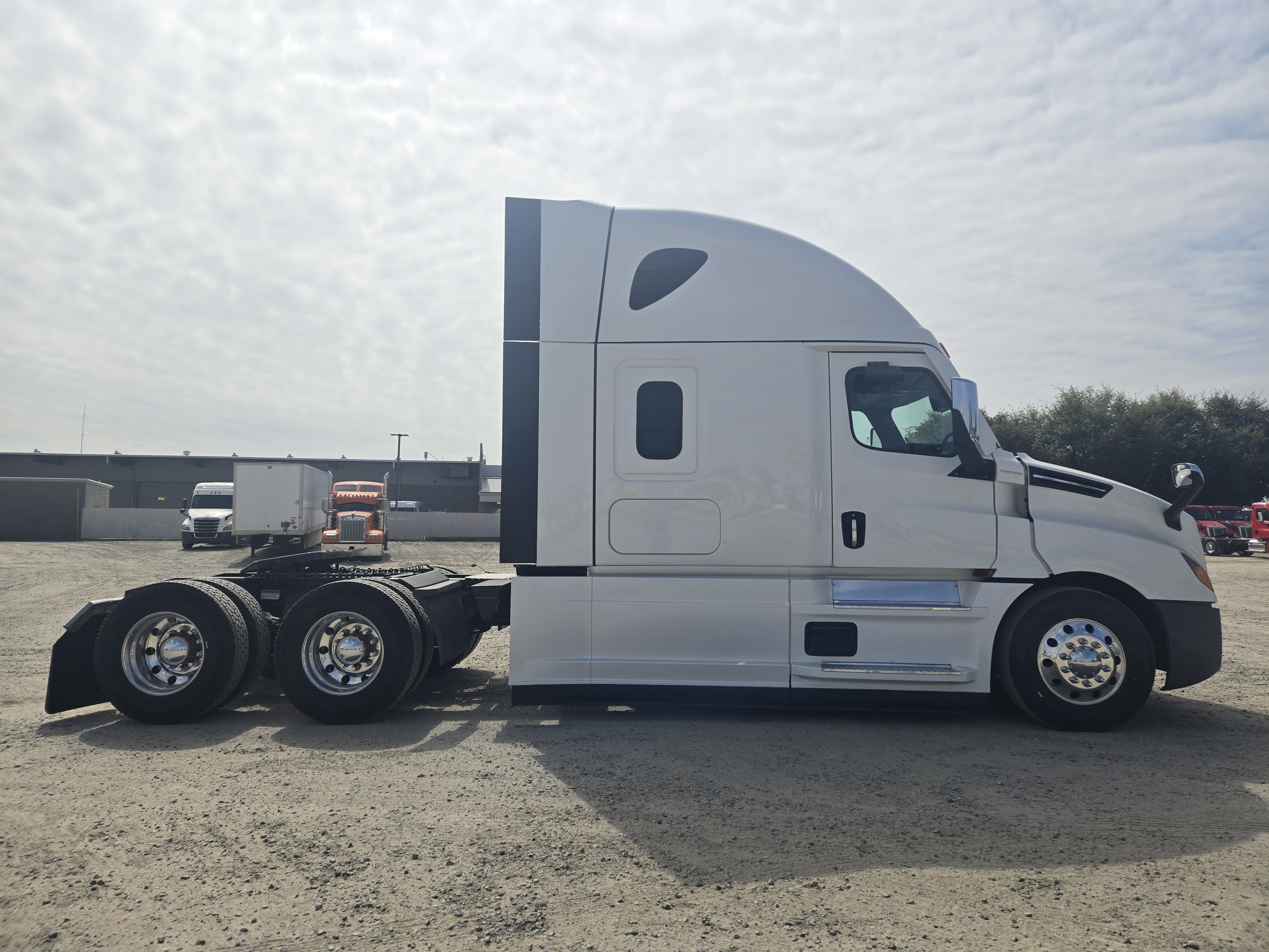 2022 FREIGHTLINER CASCADIA 126SLP - image 3