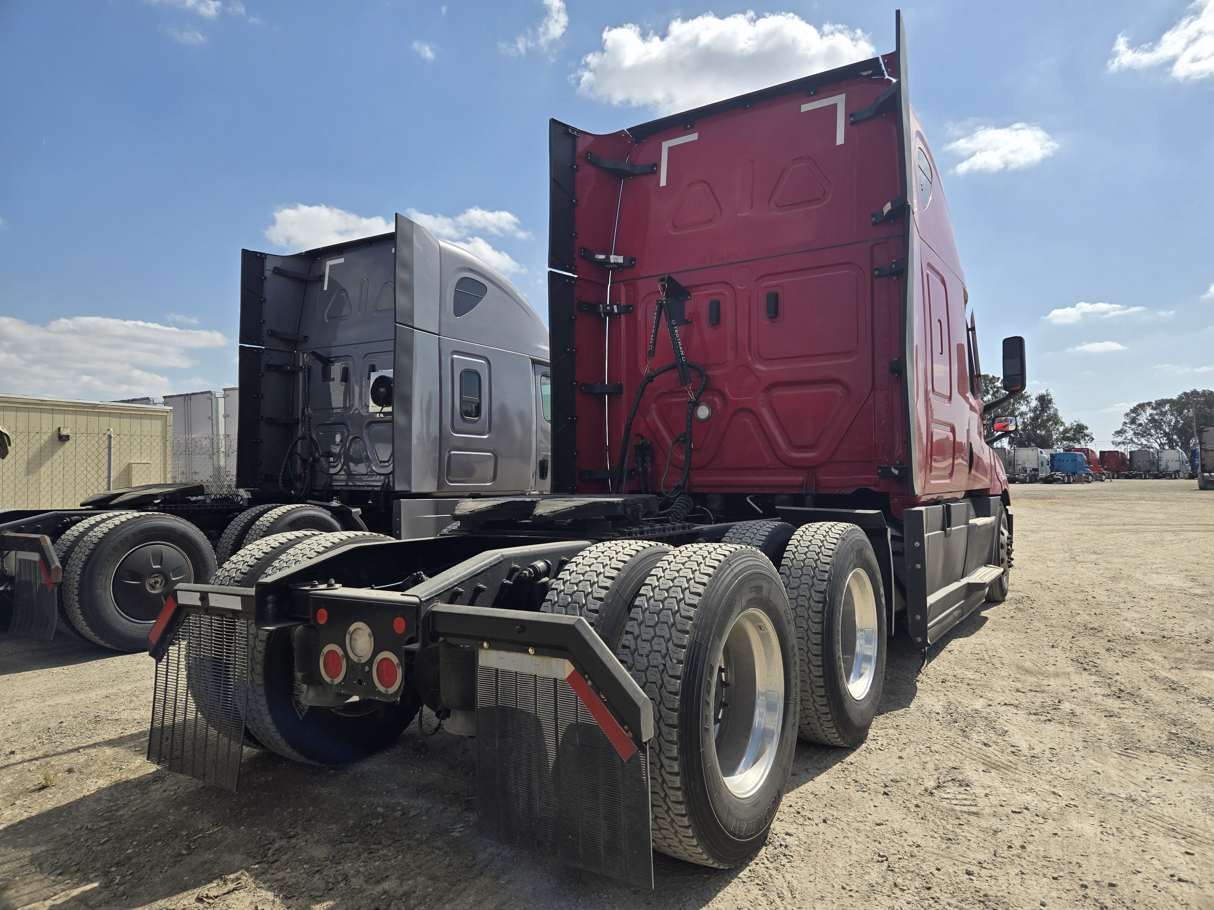 2021 FREIGHTLINER CASCADIA 126SLP - image 4