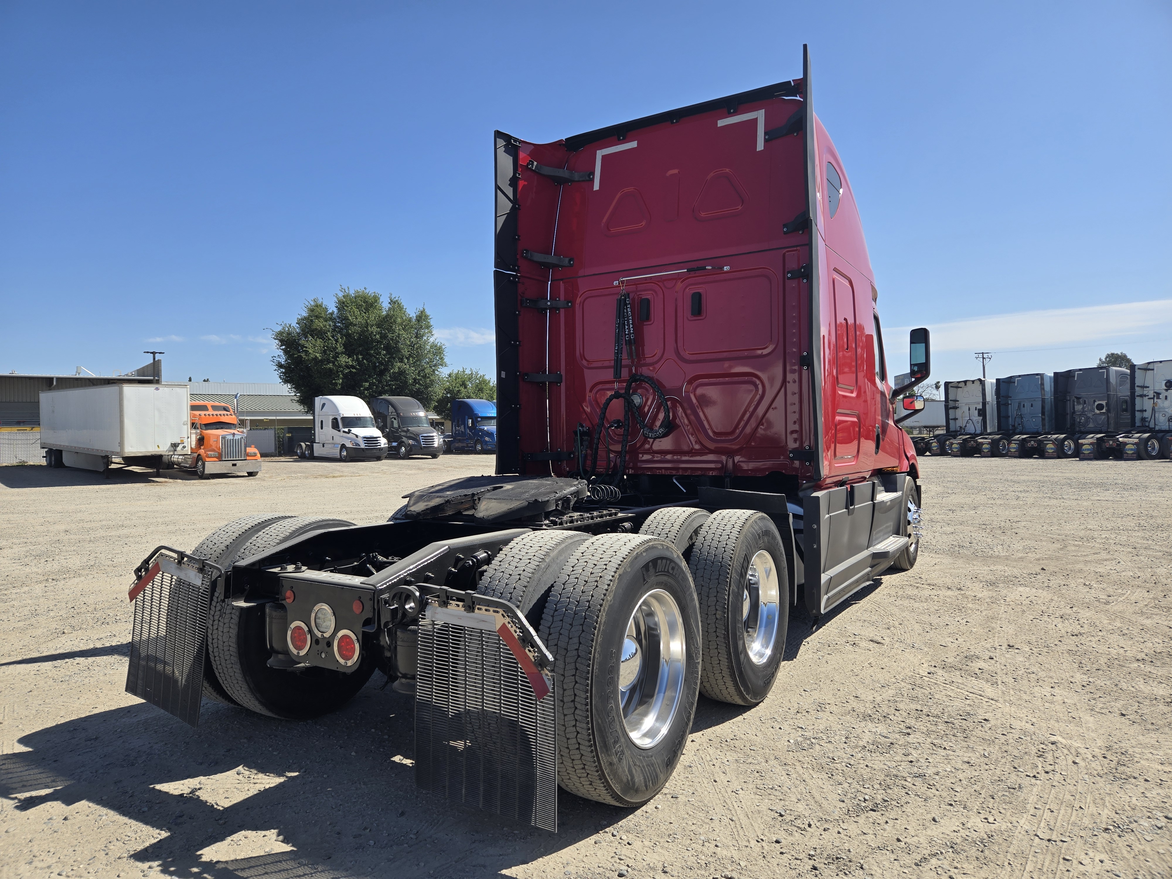 2020 FREIGHTLINER CASCADIA 126SLP - image 6