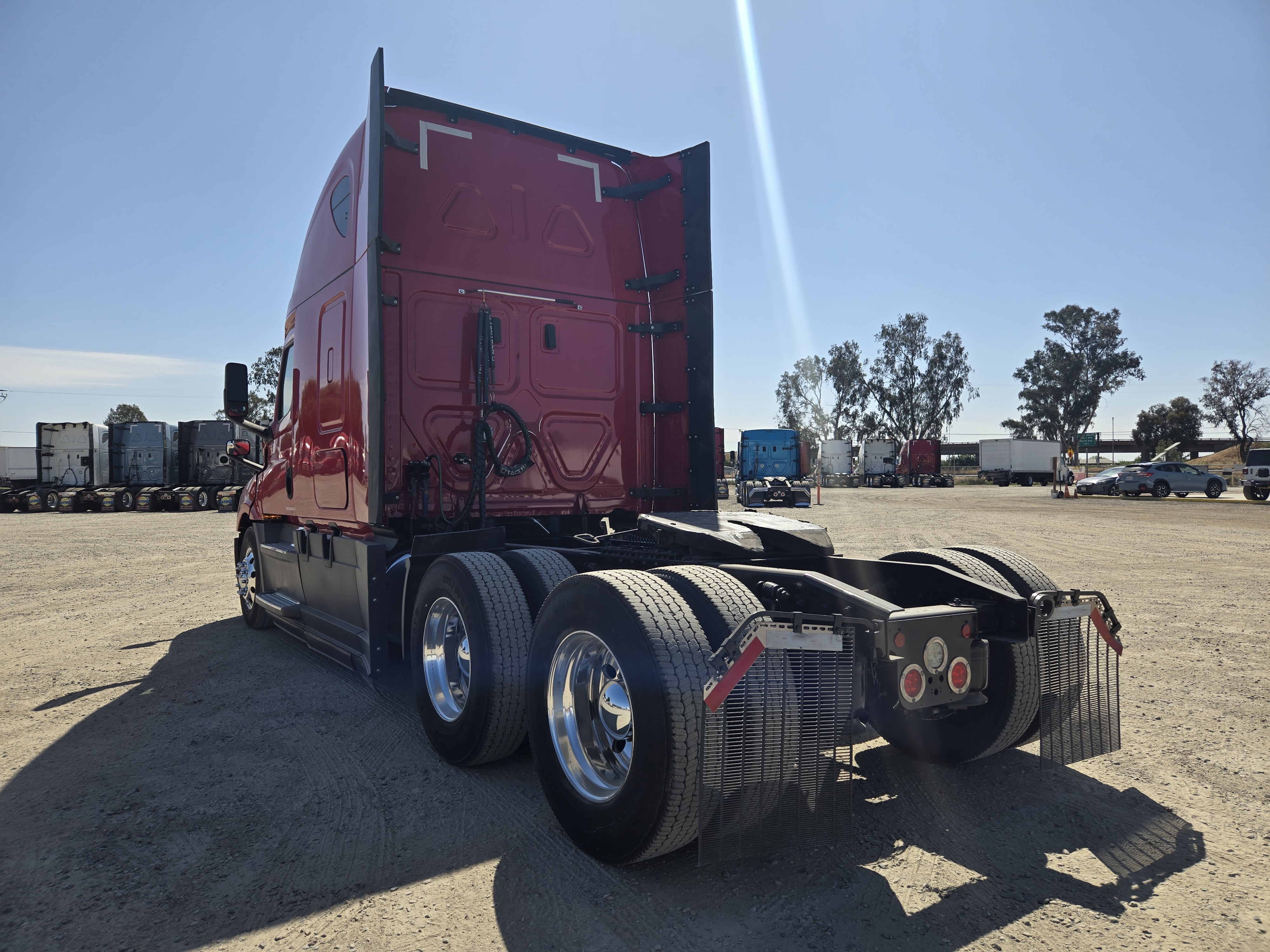 2020 FREIGHTLINER CASCADIA 126SLP - image 4