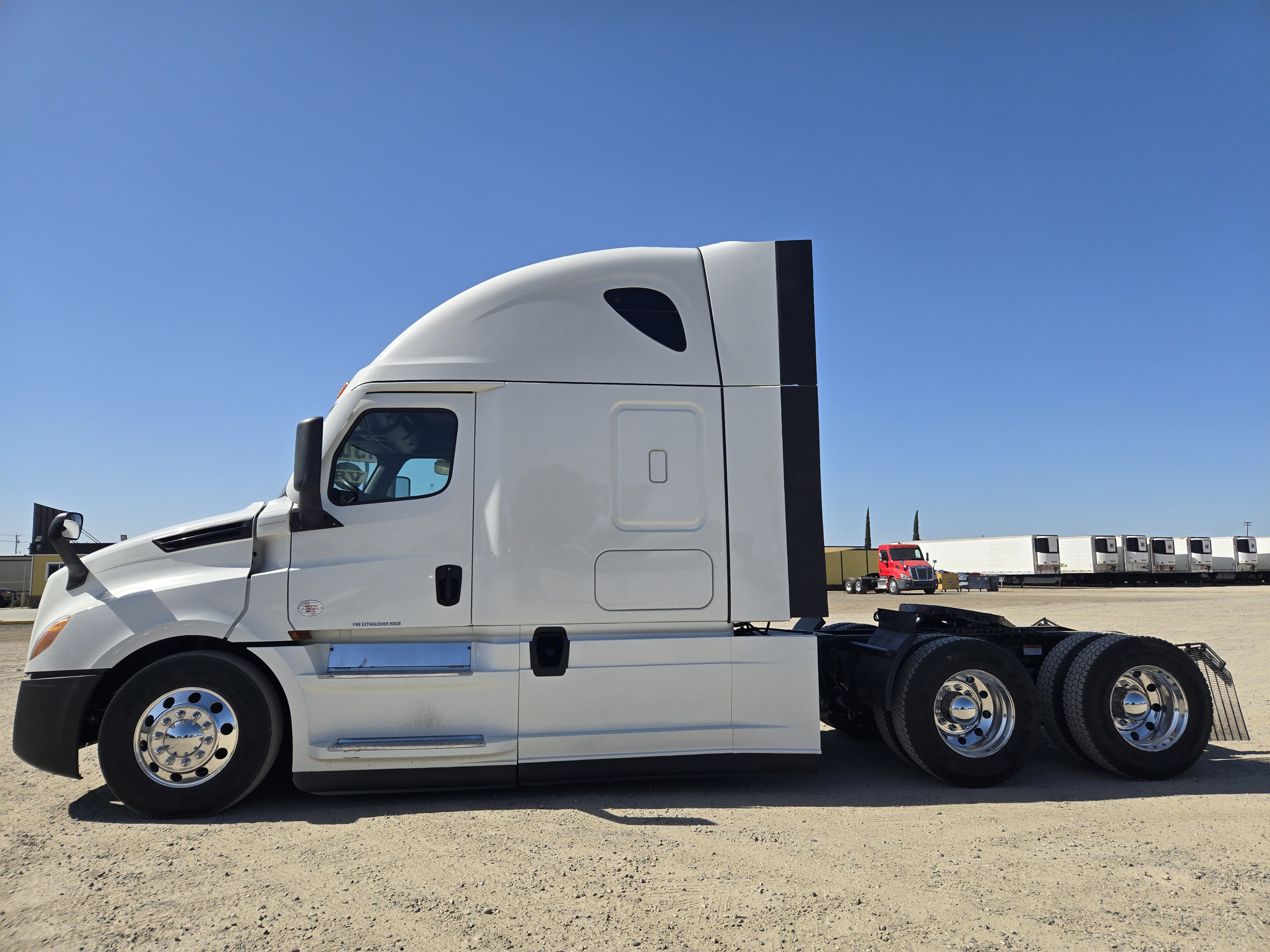 2021 FREIGHTLINER CASCADIA 126SLP - image 3
