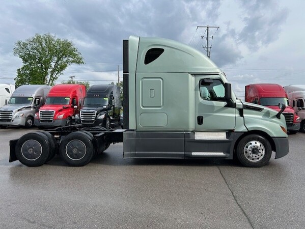 FREIGHTLINER CASCADIA 126SLP 2022