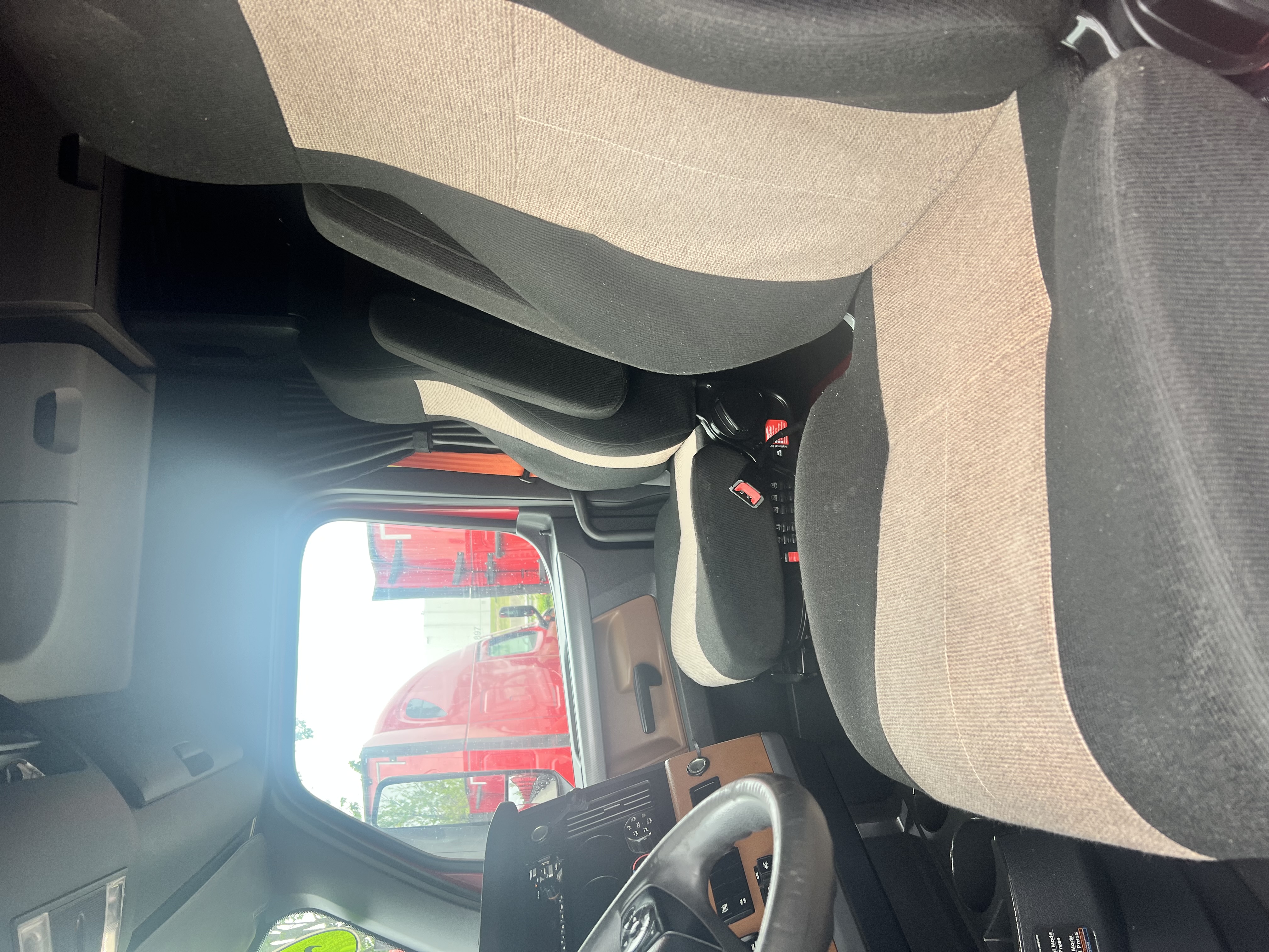 2020 FREIGHTLINER CASCADIA 126SLP - image 13