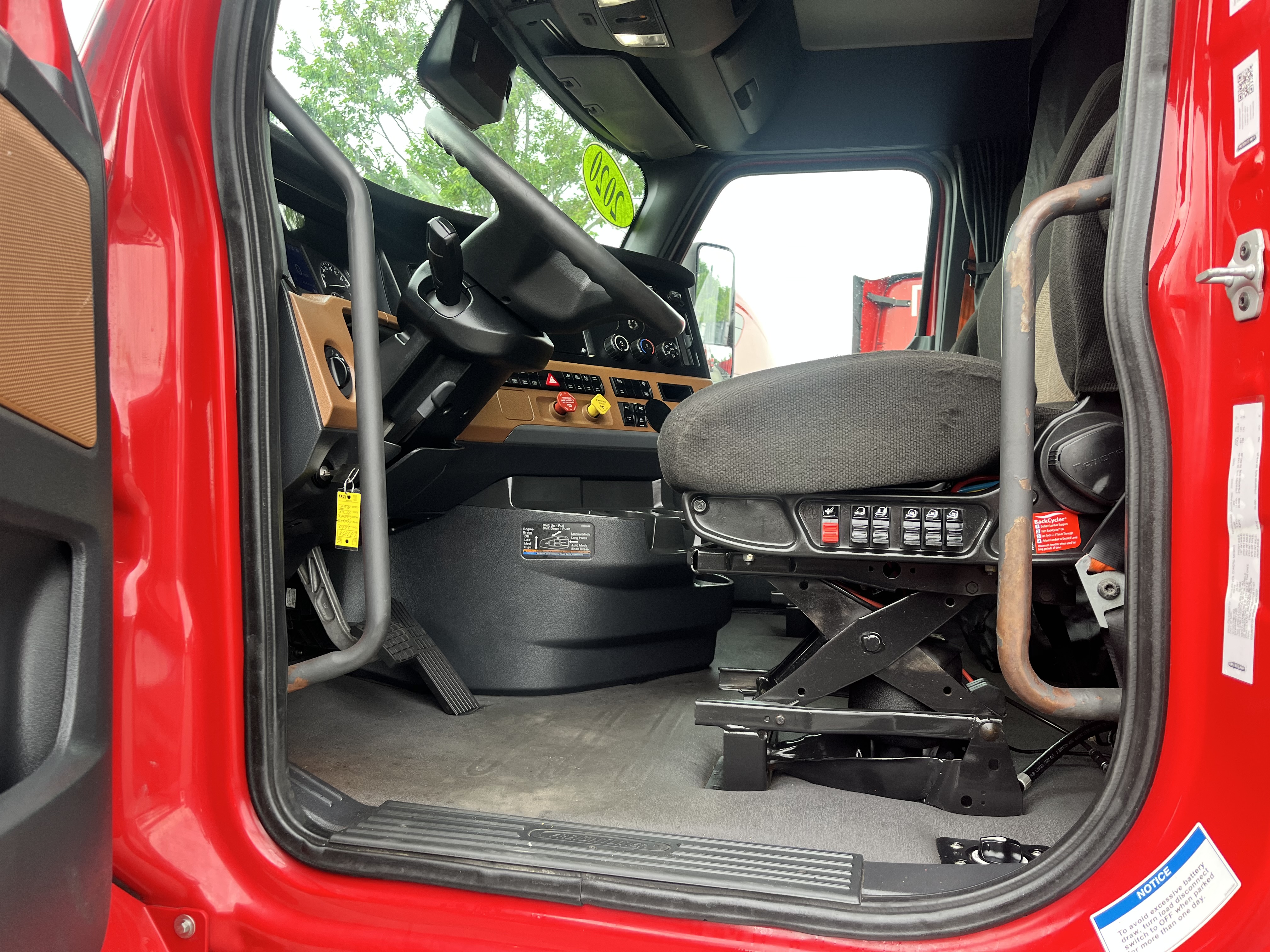 2020 FREIGHTLINER CASCADIA 126SLP - image 14