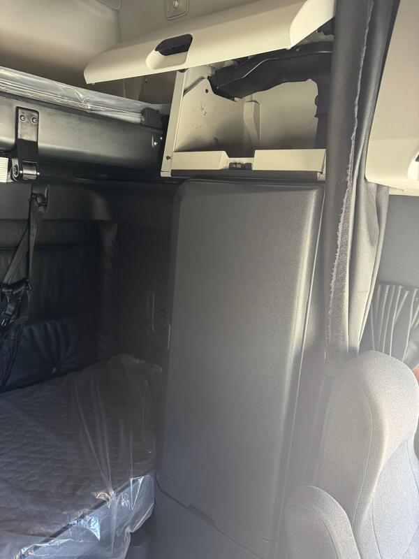 FREIGHTLINER CASCADIA 126SLP 2023